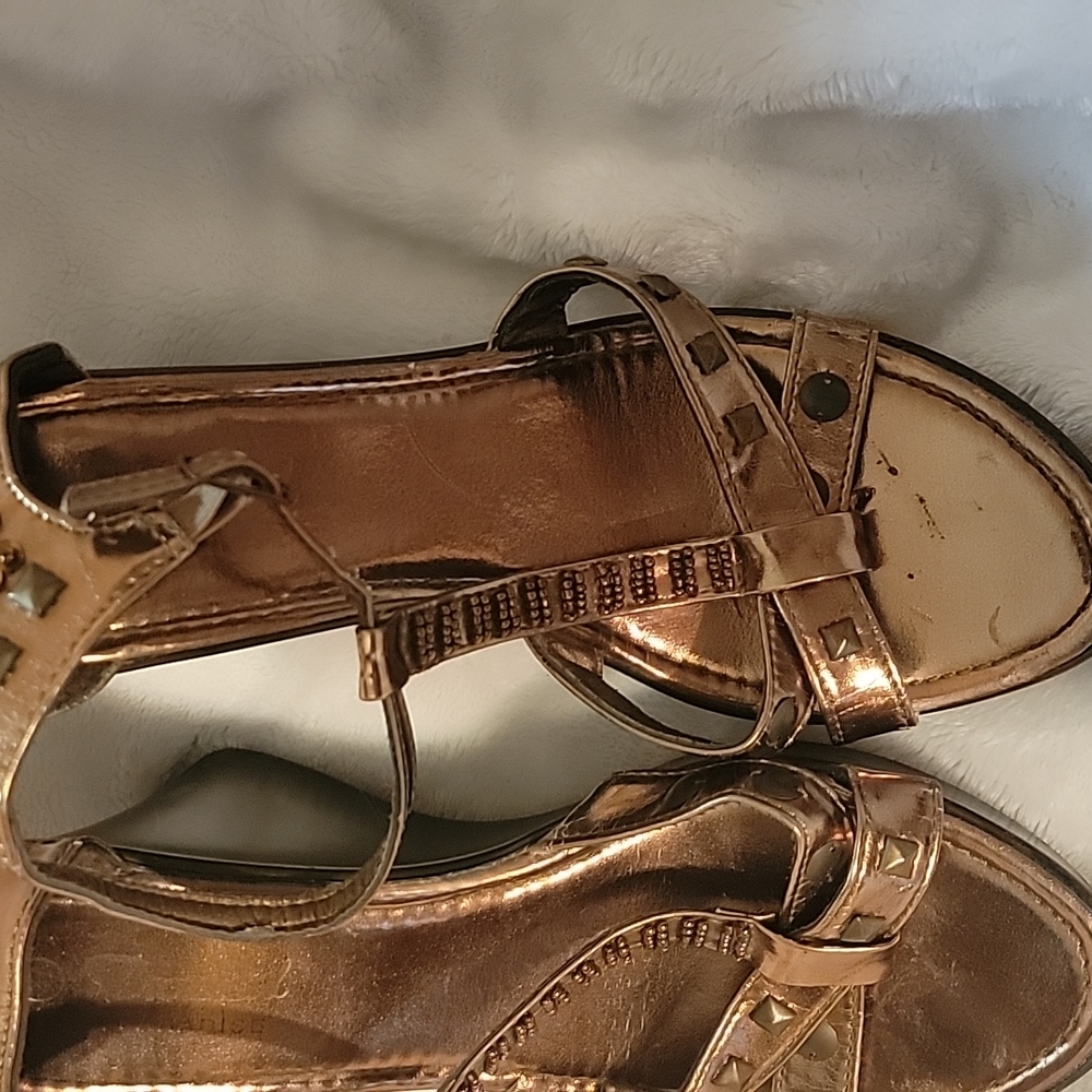 Shoes - Picture 7 of 8